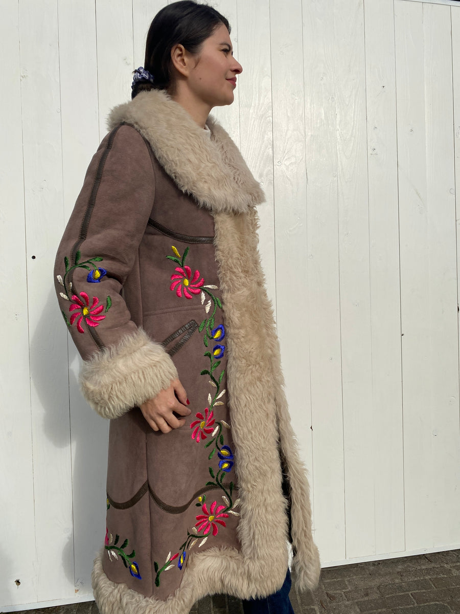 Afghan Sheepskin Coat Fia – Dandelie