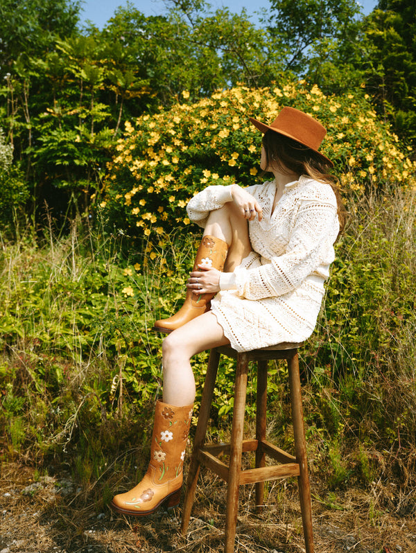 Flower Boots Almond Brown