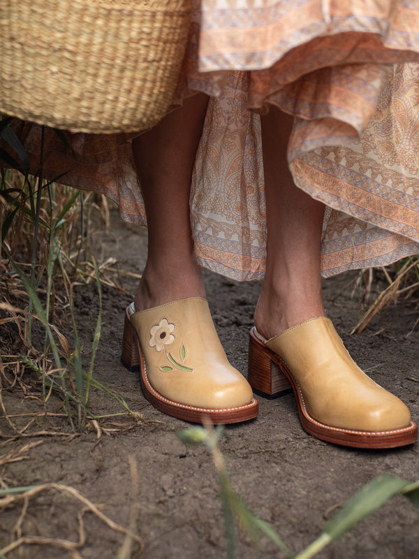 Flower Clogs Camel