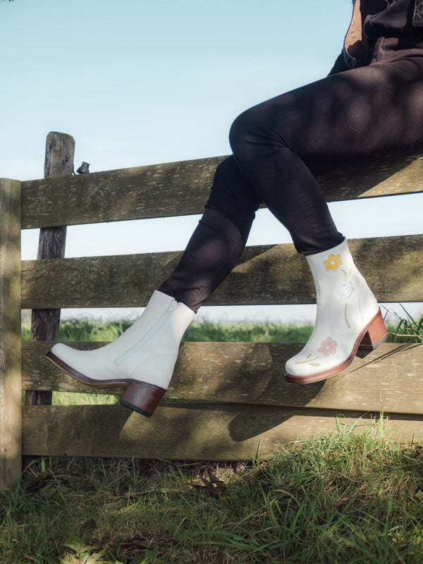 Sendra flower ankle boots white dandelie